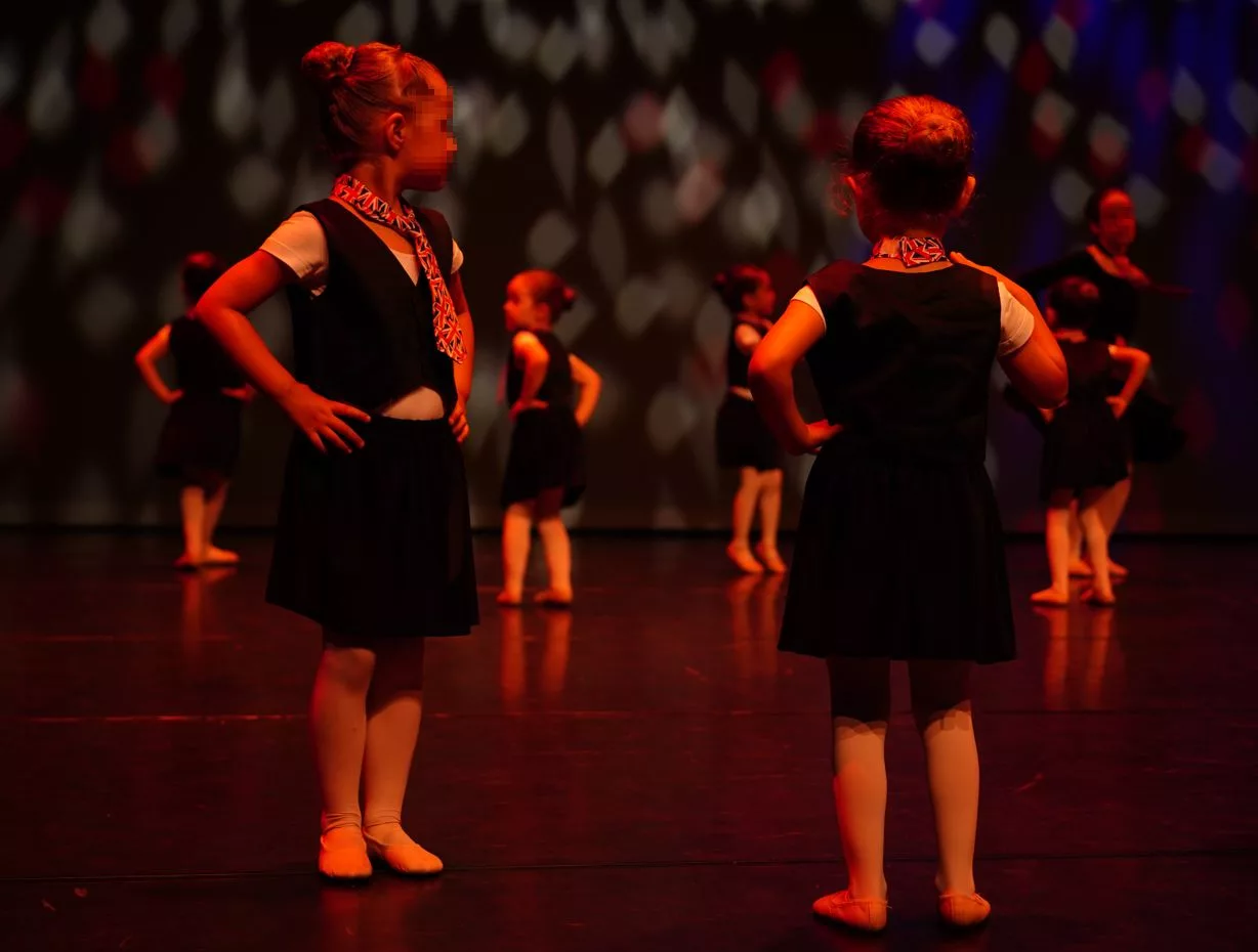 Spectacles (1) — vue 11 — tenue de danse cousue main