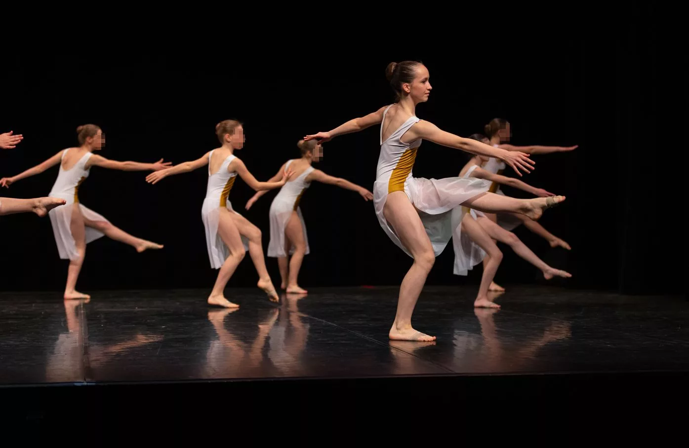 Spectacles (2) — vue 2 — tenue de danse cousue main