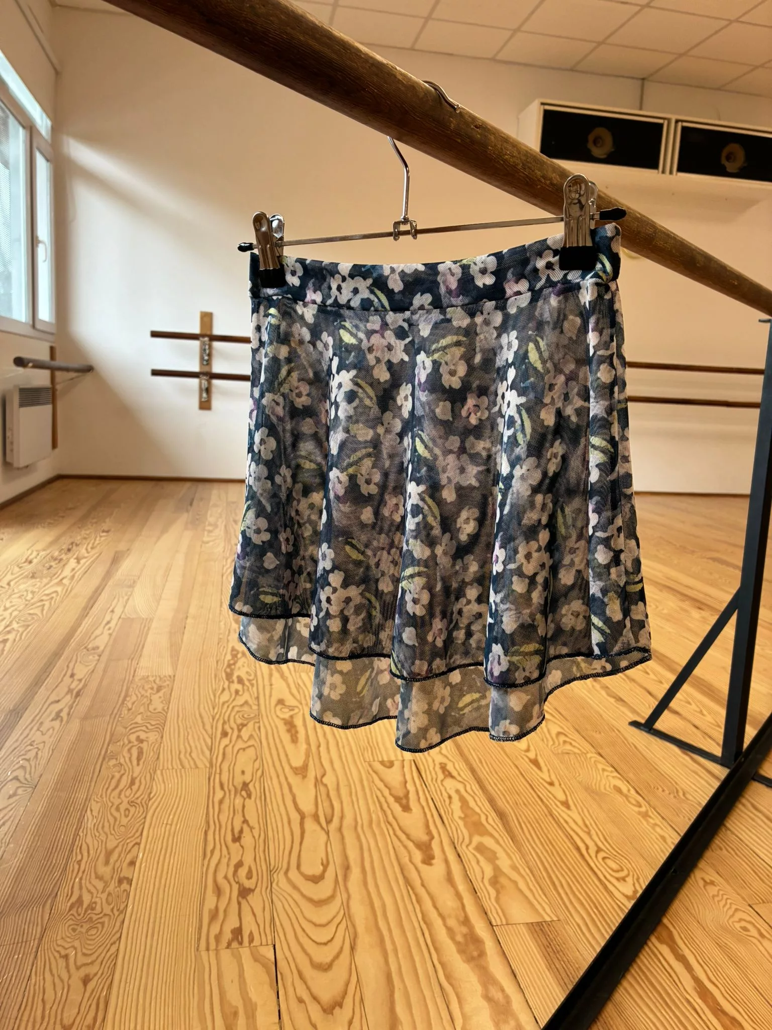 Jupette Caresse avec motifs, tenue de danse cousue main par Ode à la danse